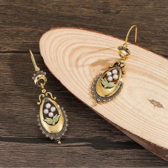 Vintage Bohemian Gold and Pearl Floral Dangle Earrings - Picture 2 of 5